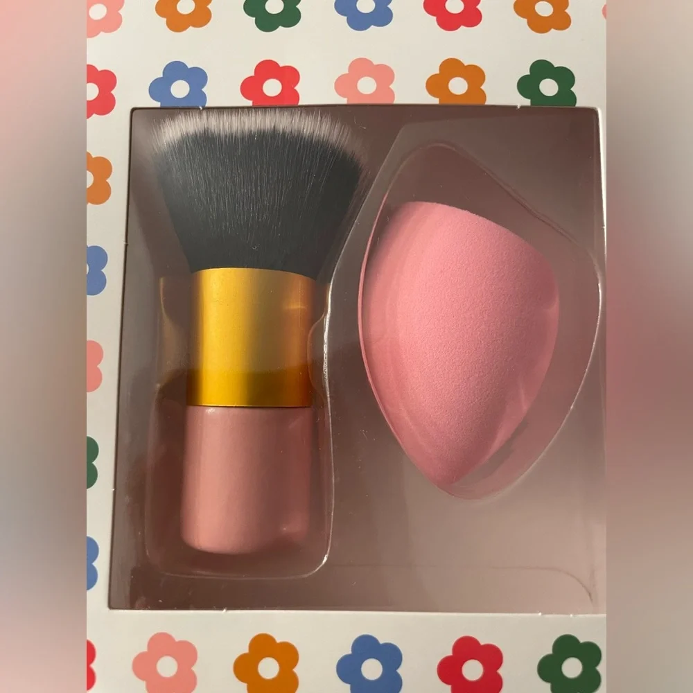 Kabuki Brush and Makeup Sponge/Beauty Blender Set - BNIB - Gift Idea